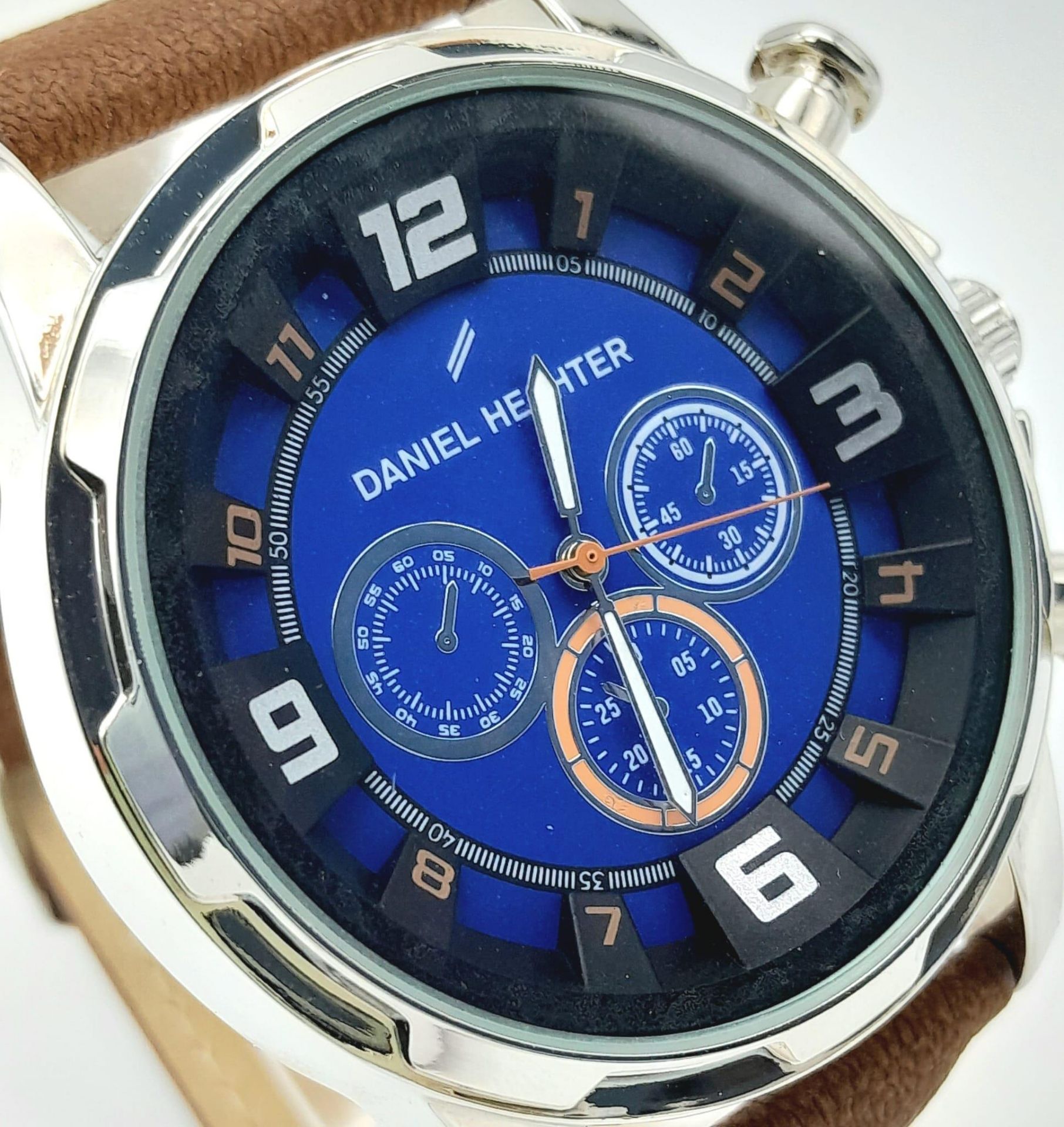 A Men’s Unworn Chronograph Style Quartz Watch by Daniel Hechter. 50mm Including Crown. New Battery - Bild 2 aus 6