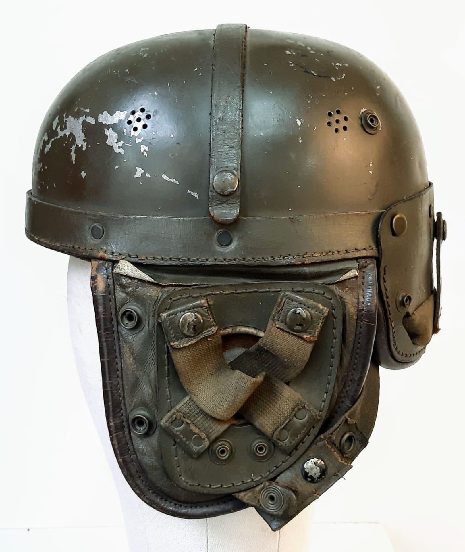 A WW2 American Sherman Tank Crew Helmet. Very Good Condition with Liner. - Bild 2 aus 6
