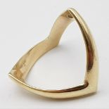 A 9K GOLD WISHBONE RING . 4gms size S