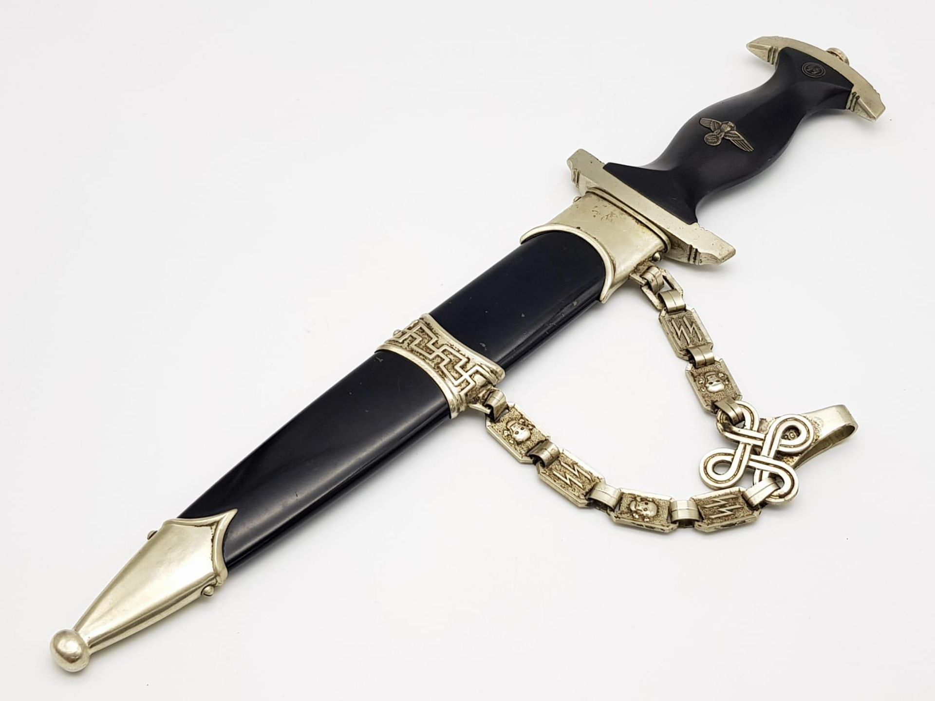 A 3rd Reich Chained Waffen SS Dagger. Unmarked. The blade is in exceptional condition. - Image 8 of 8