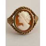 Fully hallmarked, 9 carat GOLD CAMEO RING. Having attractive split shoulders with rope twist detail.