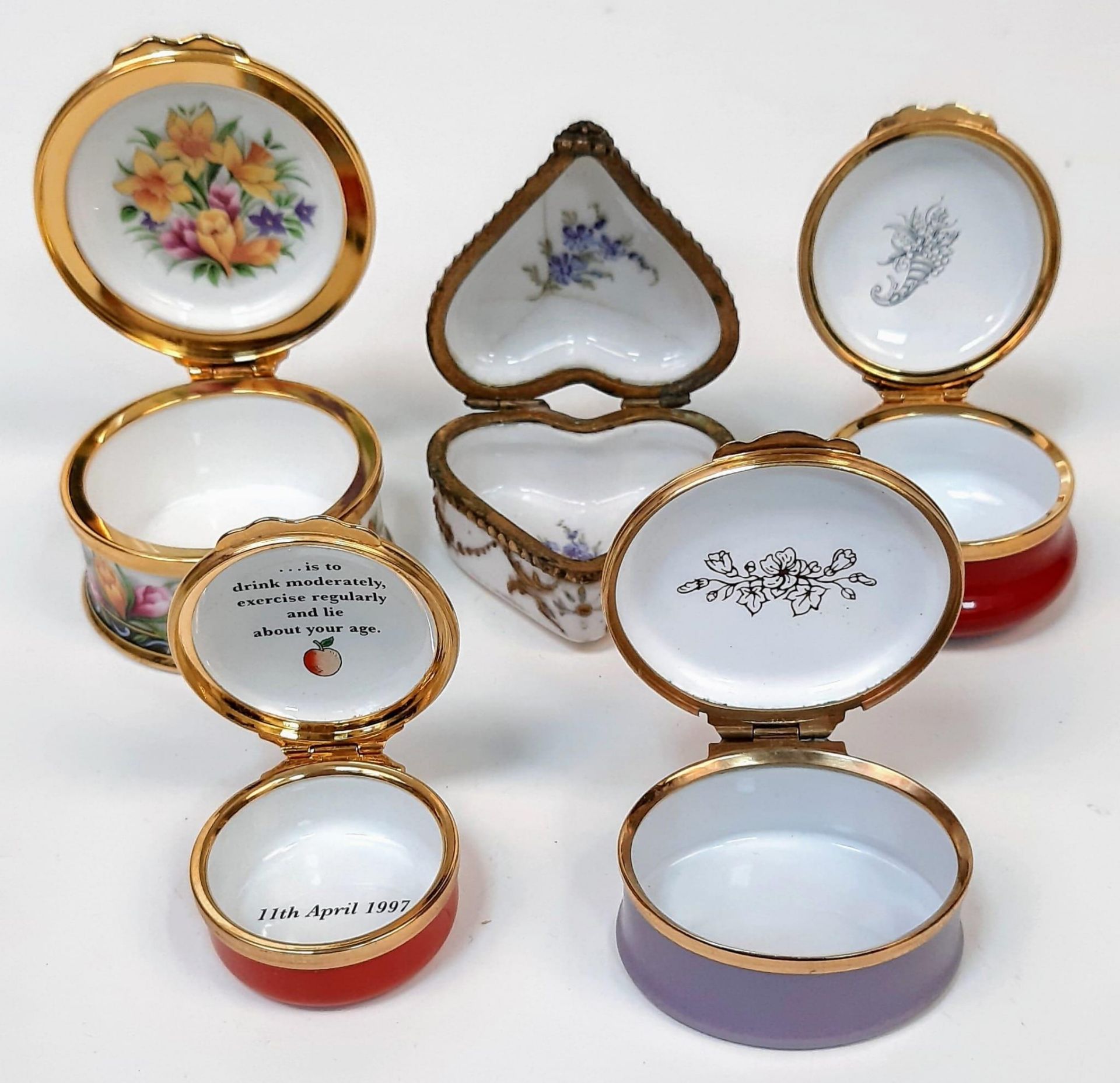 A Selection of Five Vintage/Antique Ceramic and Enamel Small Trinket Boxes. Different shapes, styles - Image 2 of 3