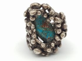 A Vintage Native American Indian Silver Cluster and Turquoise Ring. Size O. 29.5g total weight.