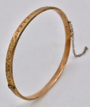 A Vintage 9K Rose Gold Bangle. Clip open design. 6cm inner diameter. 4.5g weight.