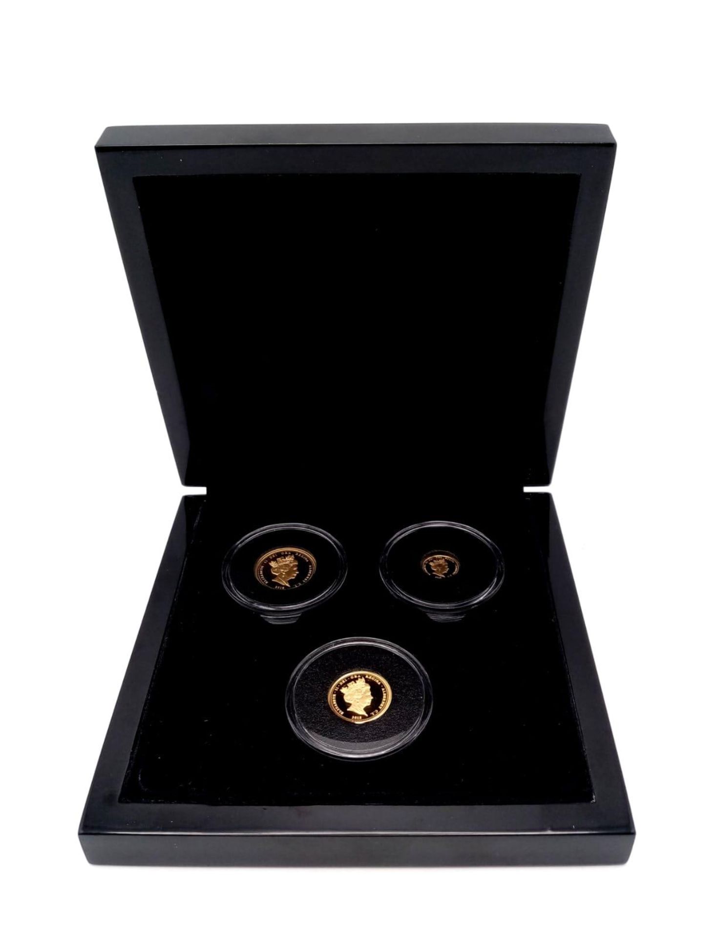 A Limited Edition Dambusters Fine Gold (.999) Three Sovereign Proof Set - Full, half and quarter - Image 3 of 4