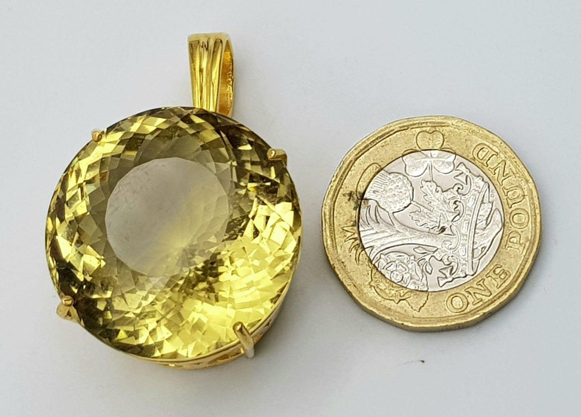 A Round Lemon Quartz Pendant set in Gold Plated 925 Silver. Weight - 20g. Lemon Quartz - 66.65ct. - Image 4 of 6