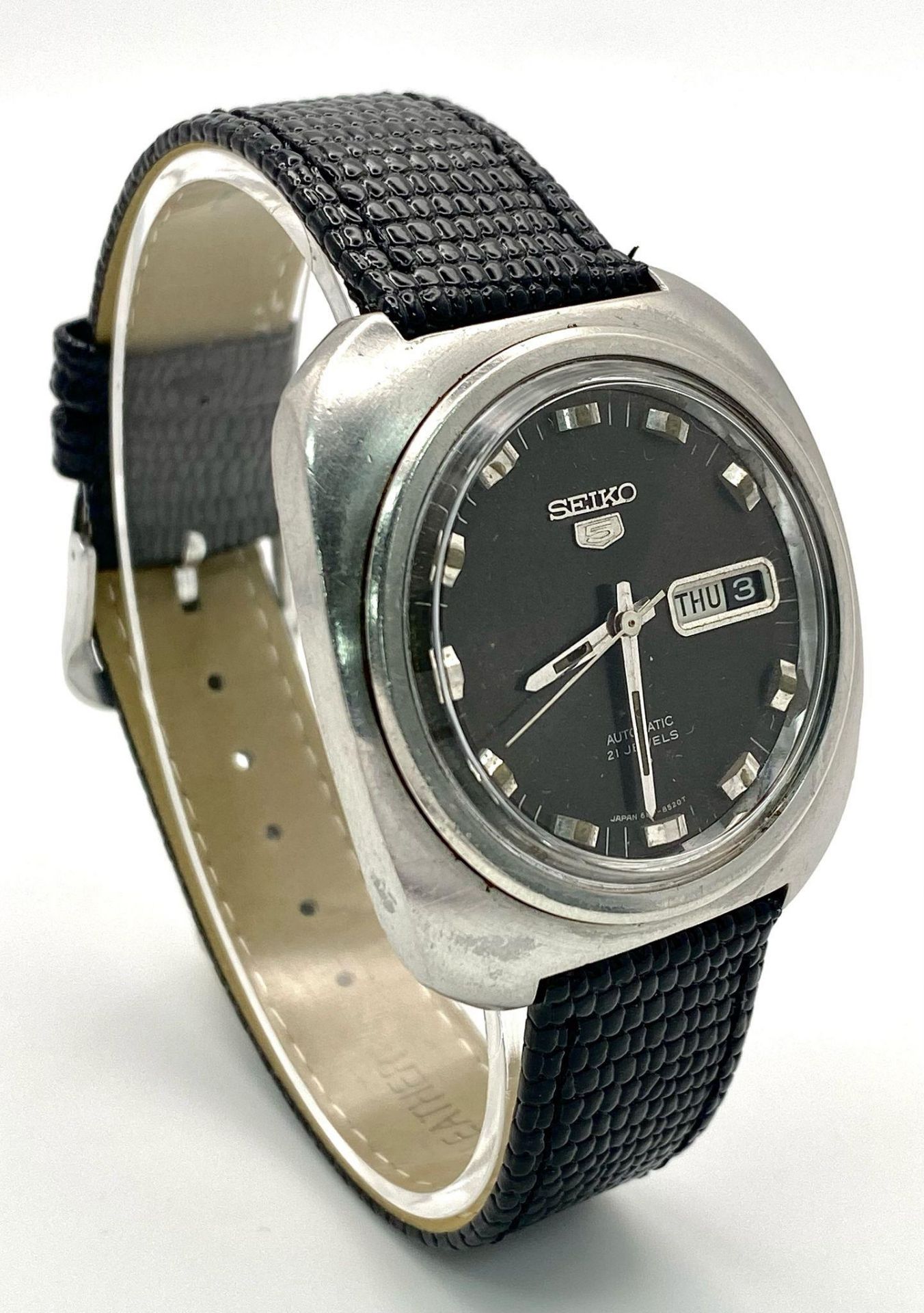 A Vintage Seiko 5 Automatic Gents Watch. Stainless steel case - 38mm. 21 jewels. Black dial with - Bild 2 aus 8
