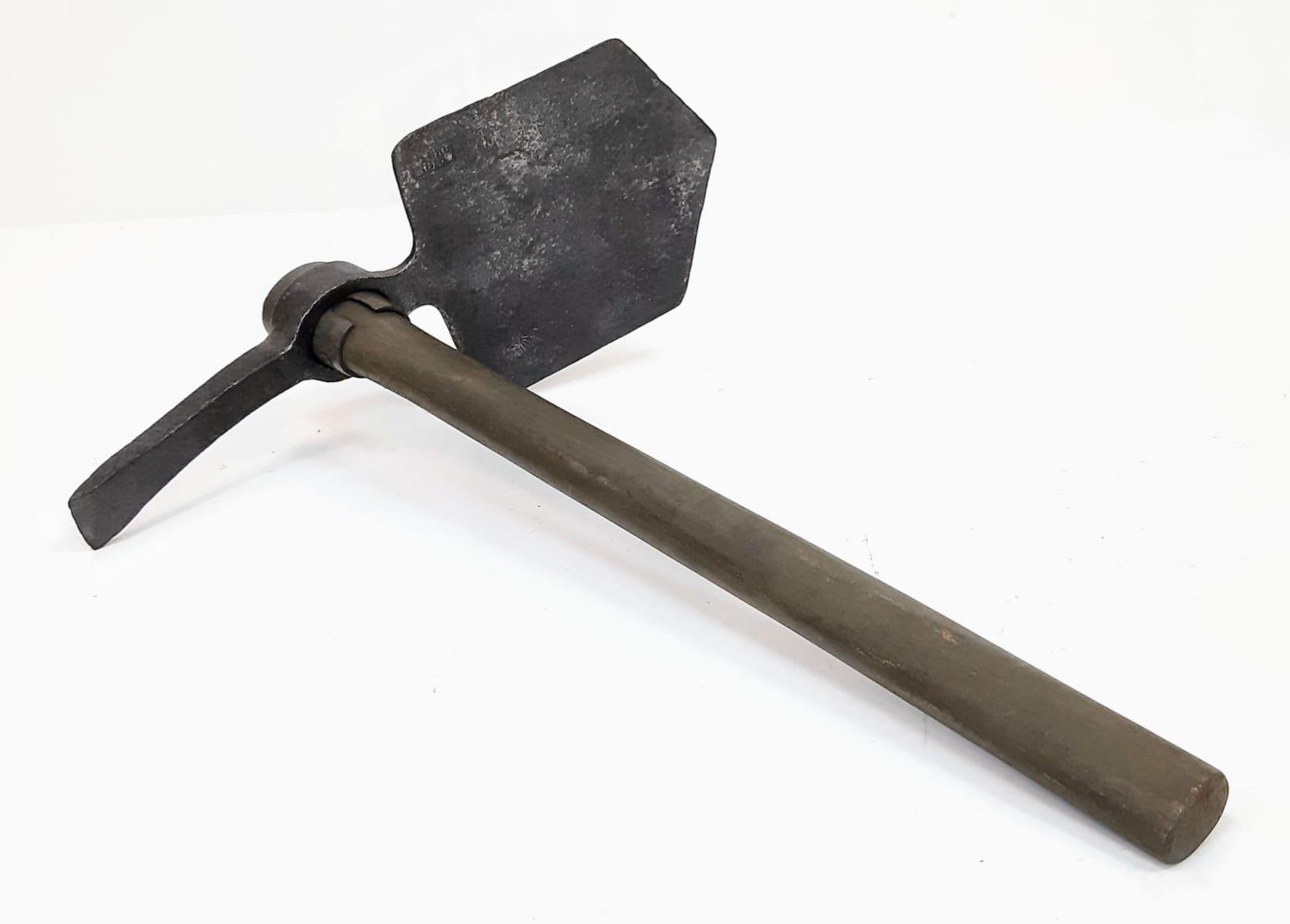 WW1 British Entrenching Tool With Handle. The Head is dated 1915.
