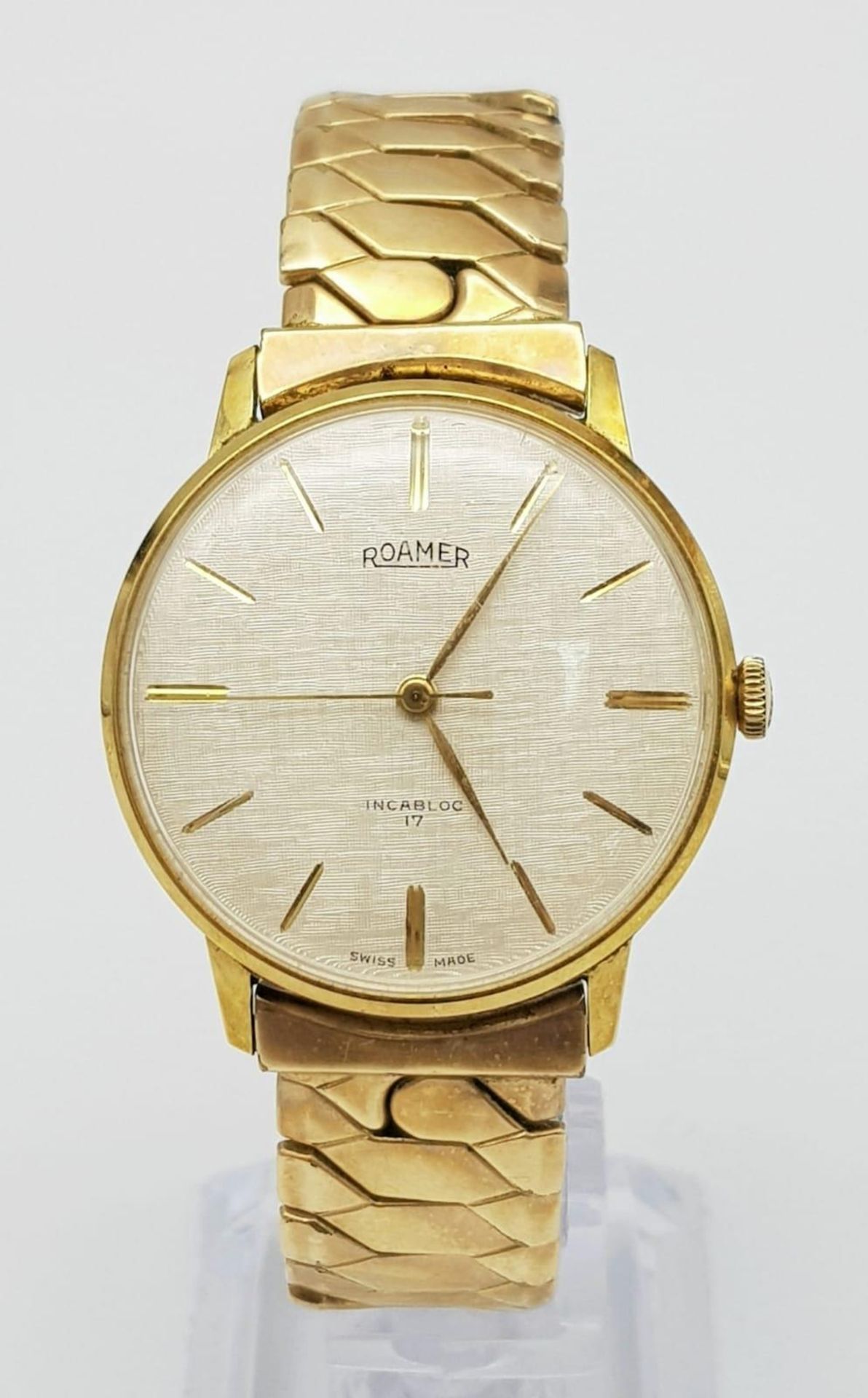 A Vintage Roamer Mechanical Gents Watch. Expandable gilded strap. Two tone stainless steel case - - Image 2 of 5