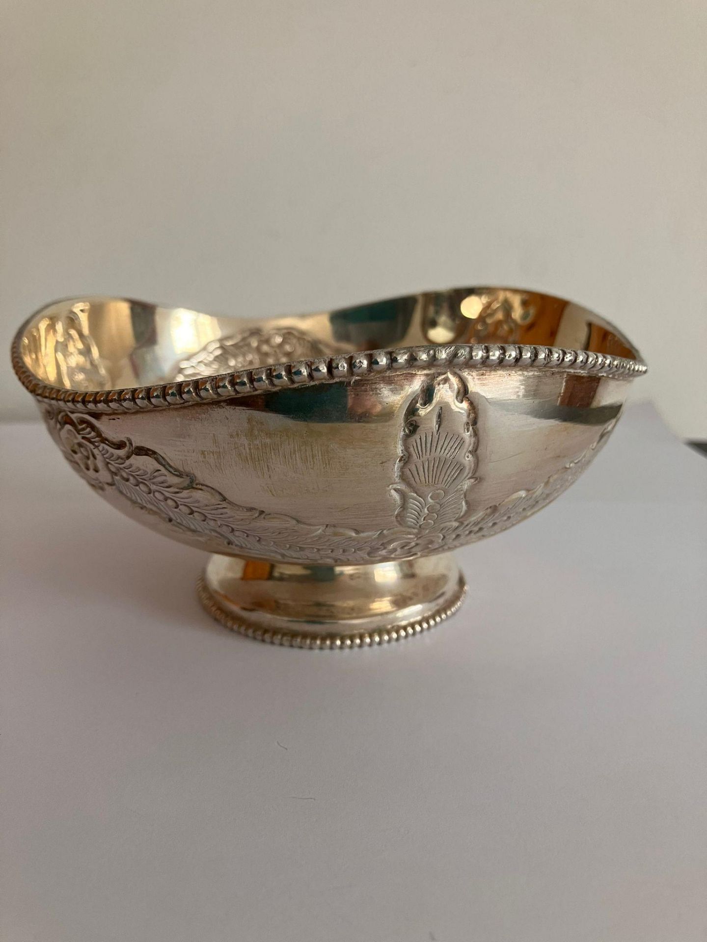 Middle Eastern SILVER BONBON DISH. Beautifully decorated. 138 grams. - Image 3 of 3