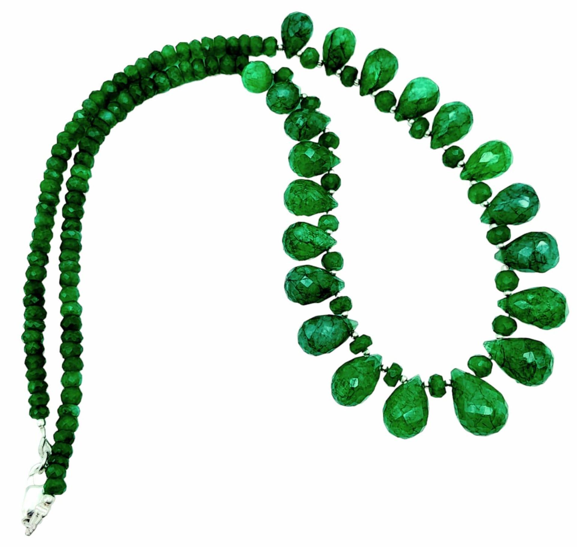 An Emerald Beaded Necklace with Emerald Teardrops and 925 Silver Clasp. 165ctw emeralds, 45.5cm - Image 3 of 4