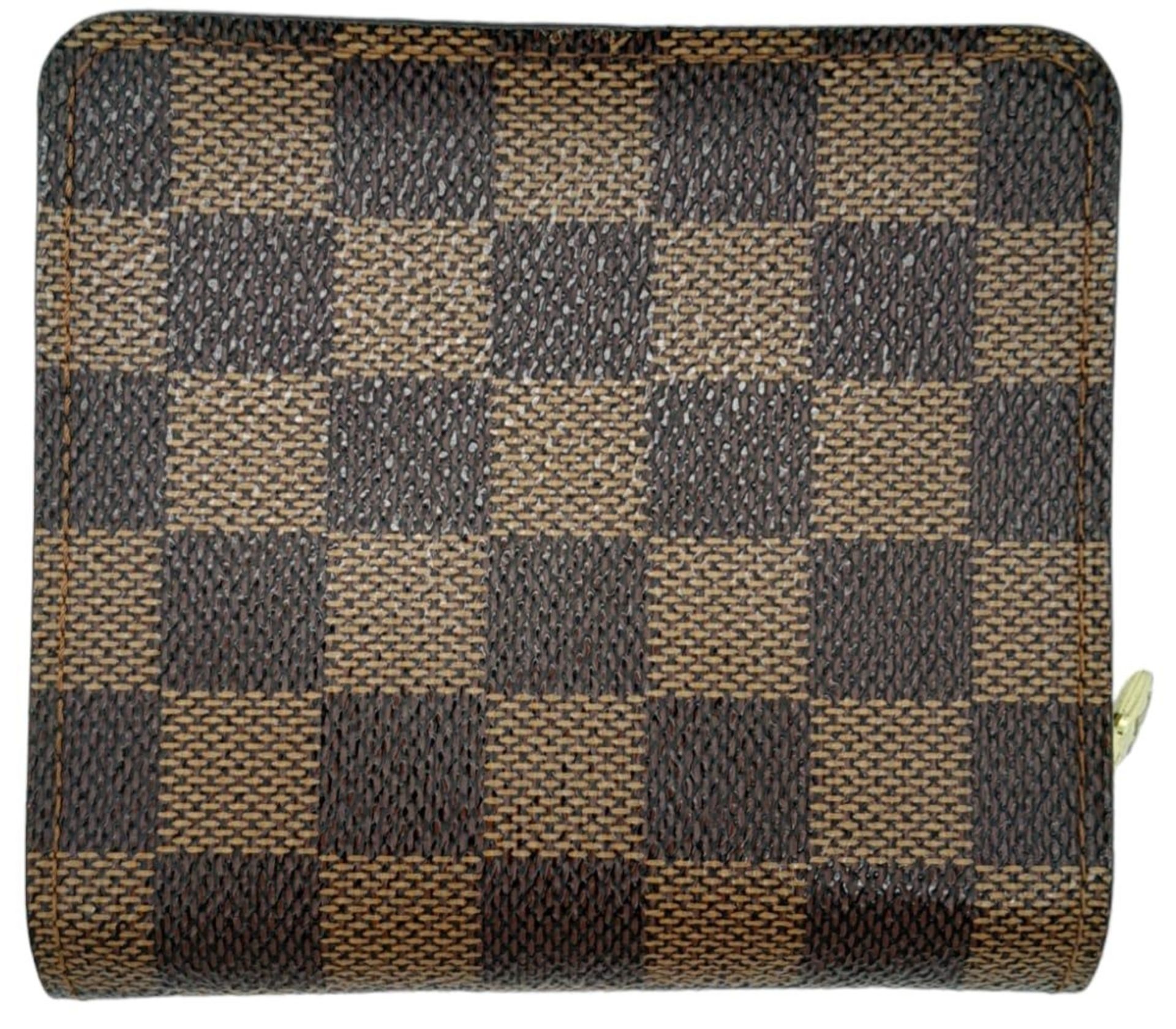 A Louis Vuitton Damier Ebene Canvas Compact Zippy Wallet. Leather Coated Canvas Exterior, Gold - Image 2 of 9