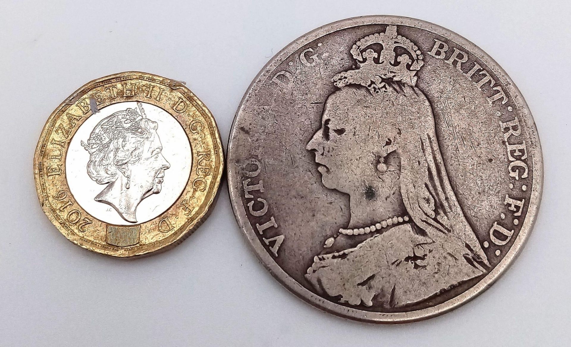 A Very Good Condition 1889 Queen Silver Crown Coin. 27 Grams. - Bild 2 aus 2