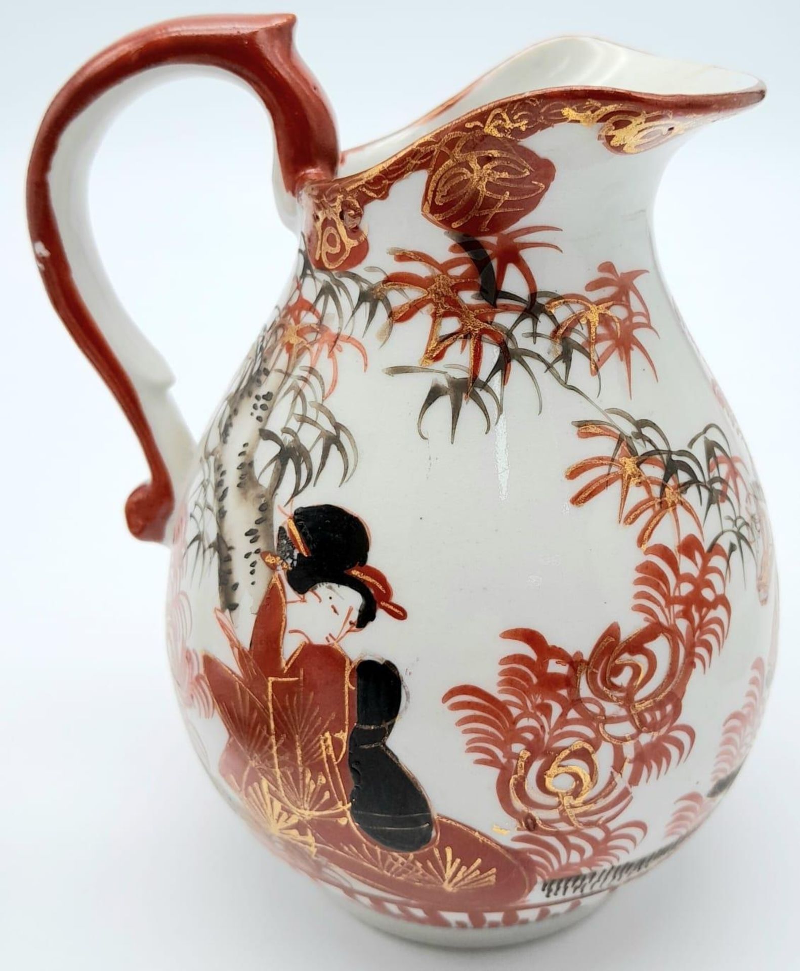 A SMALL JAPANESE WATER JUG AND SAUCER FROM LATE 19TH CENTURY . 13cms TALL - Image 6 of 9