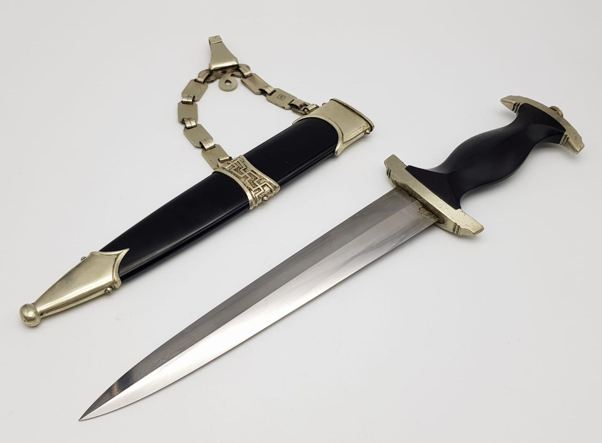 A 3rd Reich Chained Waffen SS Dagger. Unmarked. The blade is in exceptional condition. - Image 3 of 8