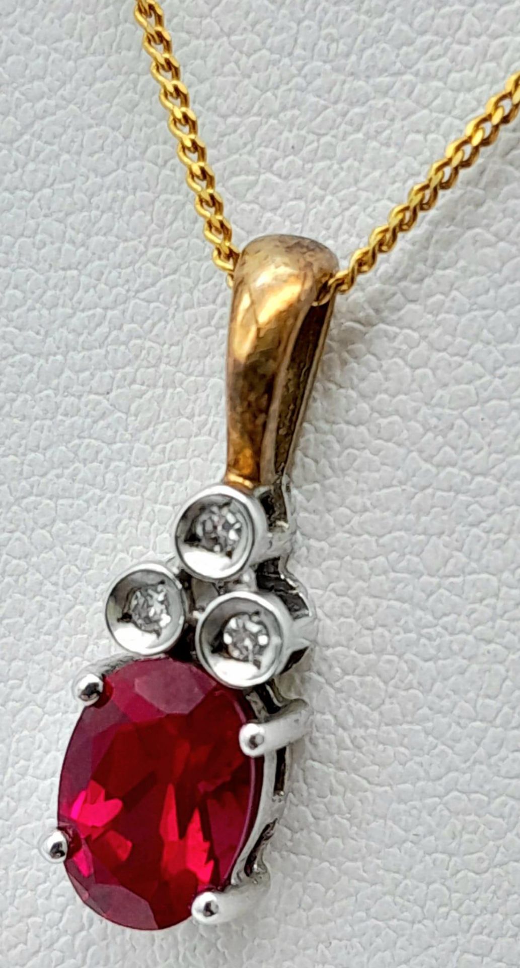 A 9K YELLOW GOLD DIAMOND & RED STONE PENDANT BELIEVED TO BE RUBY & 9K GOLD CHAIN 2.8G , 46cm length. - Image 5 of 6