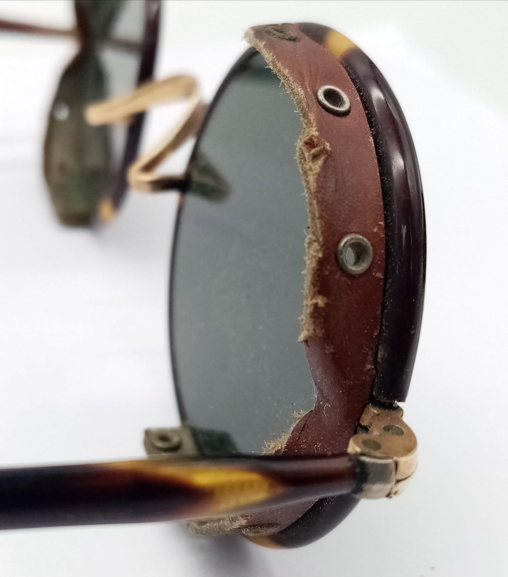 A pair of Victorian spectacles in original case. - Image 3 of 5