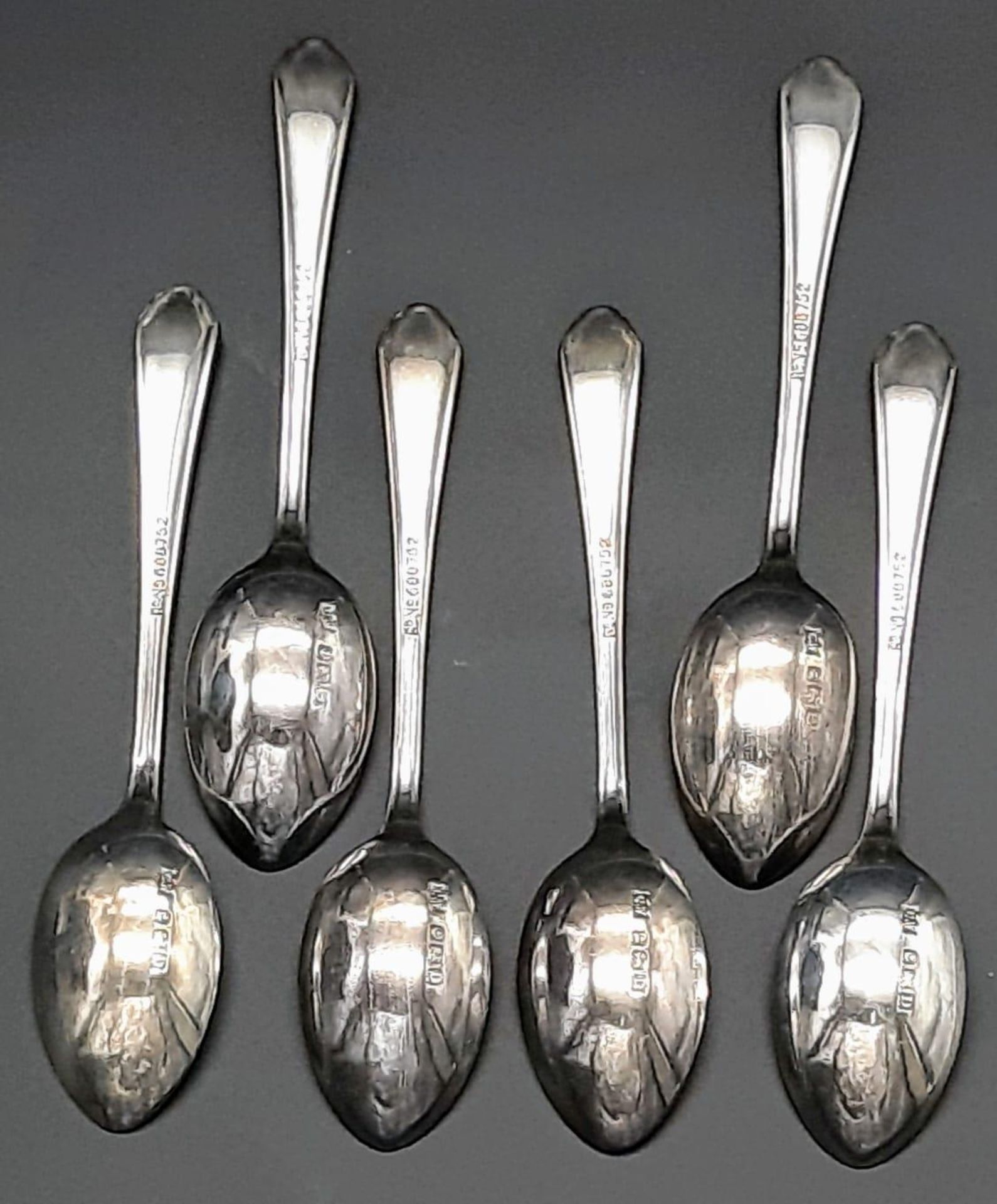 A collection of 6 antique sterling silver tea spoons. Full hallmark Birmingham, 1928. Total weight - Image 3 of 5