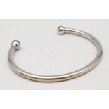 A 9K WHITE GOLD TORQUE BANGLE 21.6G SC 4001