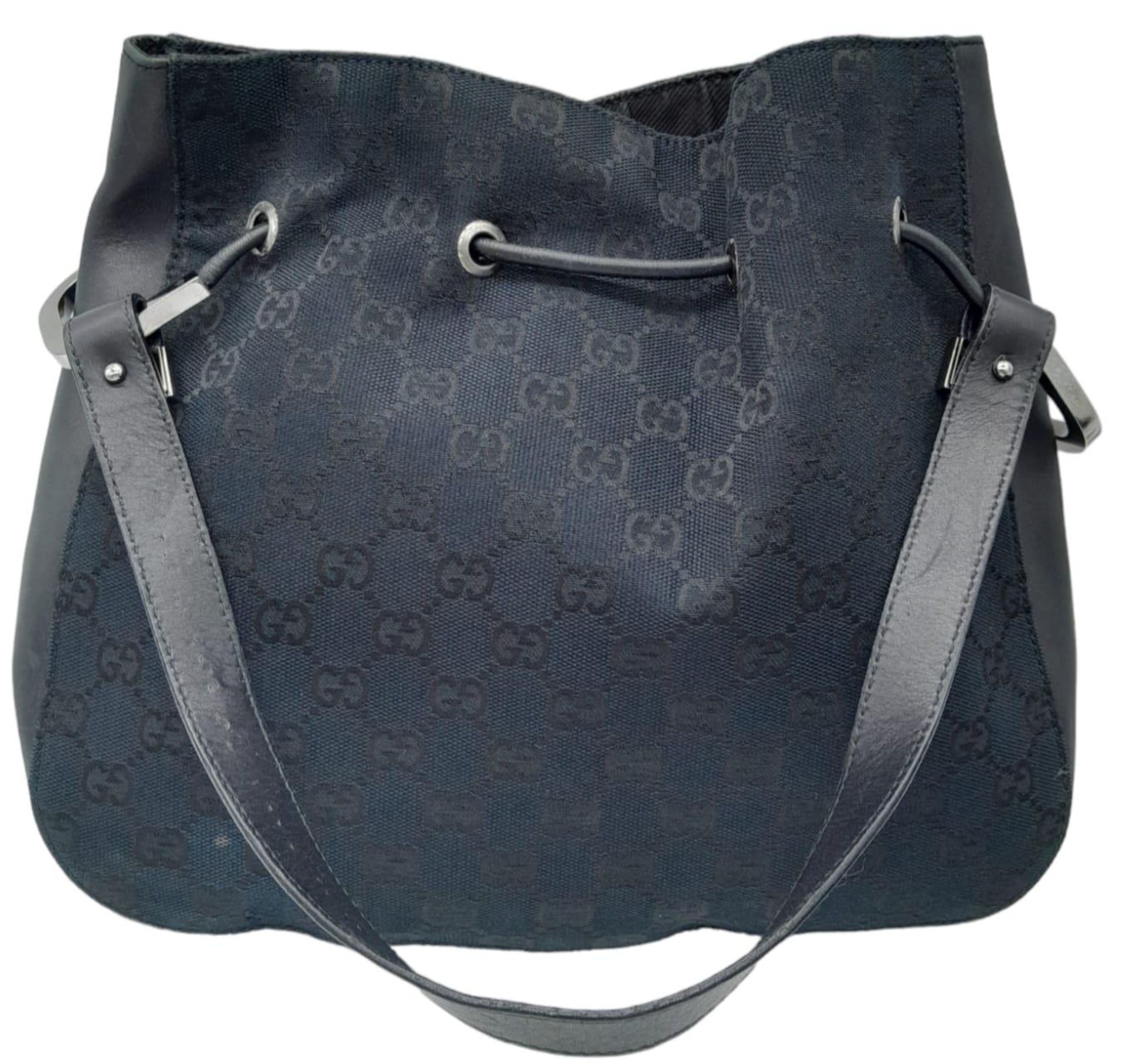 A Gucci Black Monogram Drawstring Shoulder Bag. Canvas exterior with silver-toned hardware, - Bild 2 aus 8
