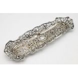 A VICTORIAN ORNATE SWEET DISH 23cms IN LENGTH . 77gms