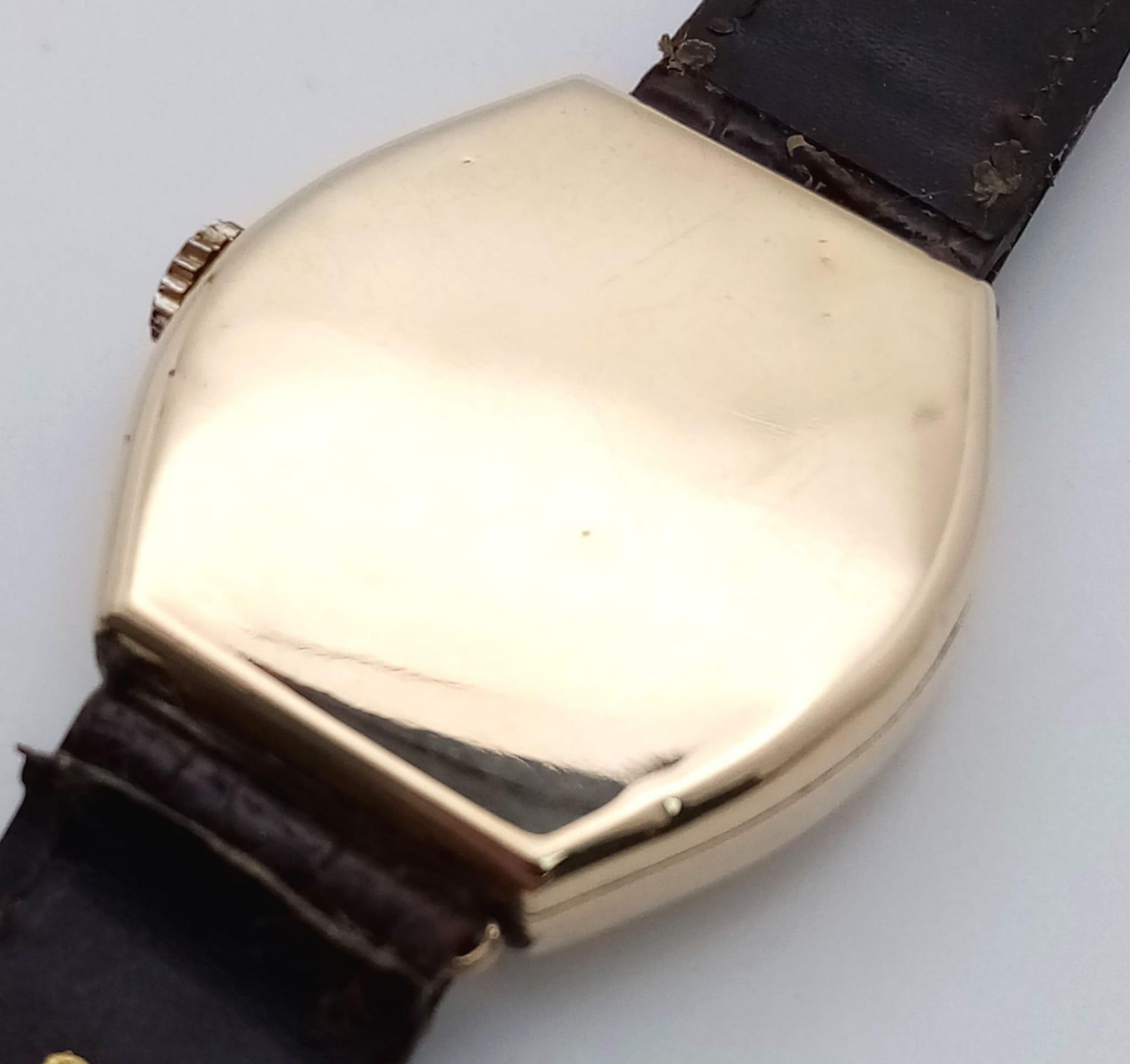 A Vintage 9K Yellow Gold Mechanical Ladies Watch. Brown leather strap. 9K Dennison gold case - 30mm. - Image 5 of 6