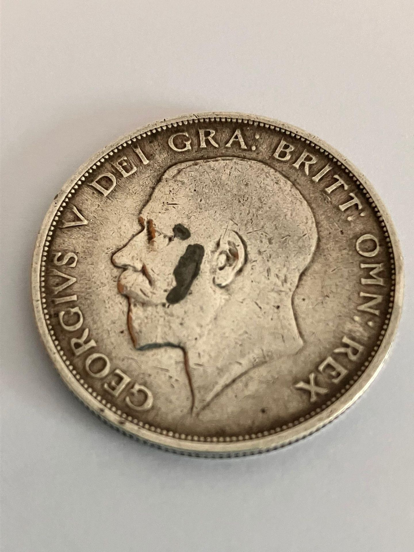 1915 SILVER HALF CROWN. Very fine condition, extra fine condition if Kings blemishes cleared. - Image 2 of 2