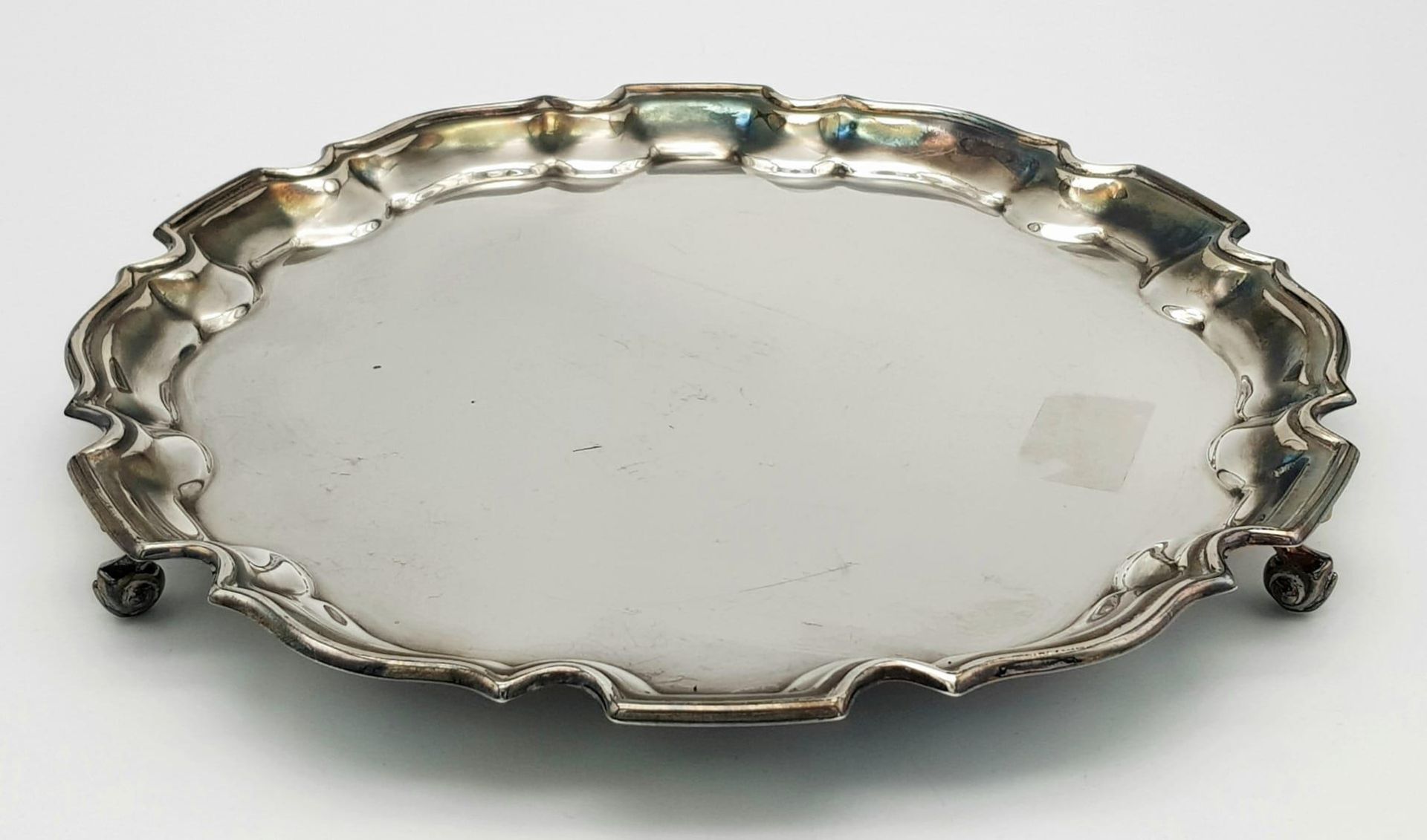 A SOLID SILVER PLATTER HALLMARKED 1924 BIRMINGHAM . 520gms