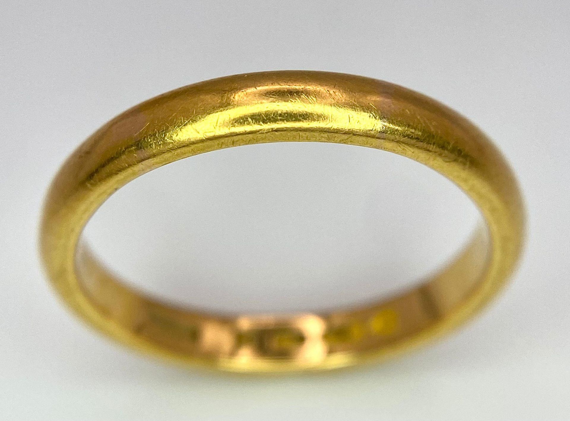 A 22 K yellow gold wedding band ring, fully hallmarked, size: U, weight: 6.4 g.