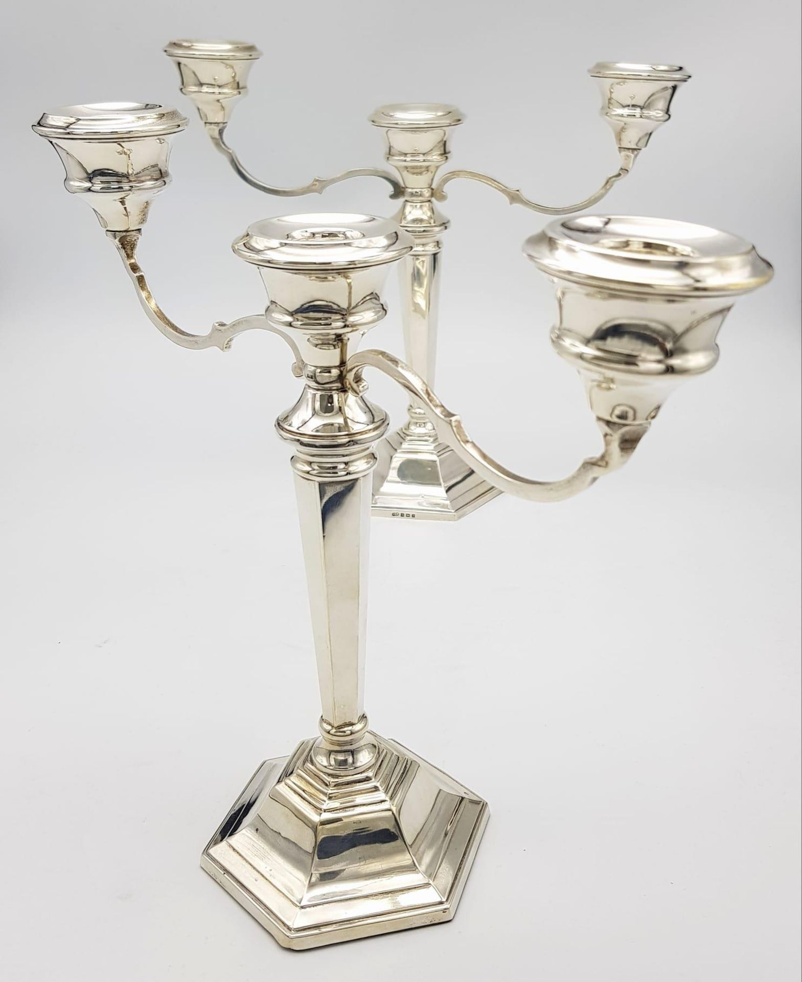 A PAIR OF SILVER CANDELABRA EACH HOLDING 3 CANDLES IN CLASSIC STYLE AND HALLMARKED IN BIRMINGHAM - Bild 3 aus 6
