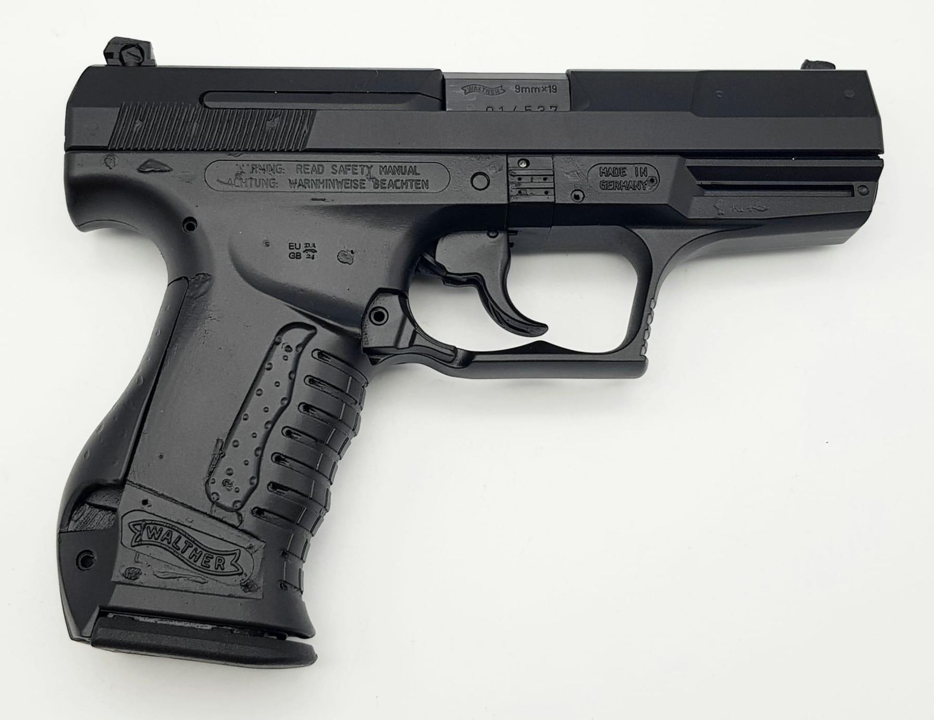 A Deactivated Walther 9mm Semi-Automatic Pistol. This German made P99 model is in good condition - Bild 2 aus 10