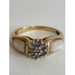 Magnificent 9 carat YELLOW GOLD and TANZANITE RING with Mother of Pearl shoulders. 3.5 grams. Size