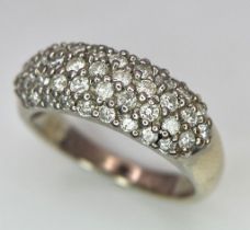An 18 K white gold ring with five round cut diamond bands (0.80 carats). Size: J, weight: 4.4 g.
