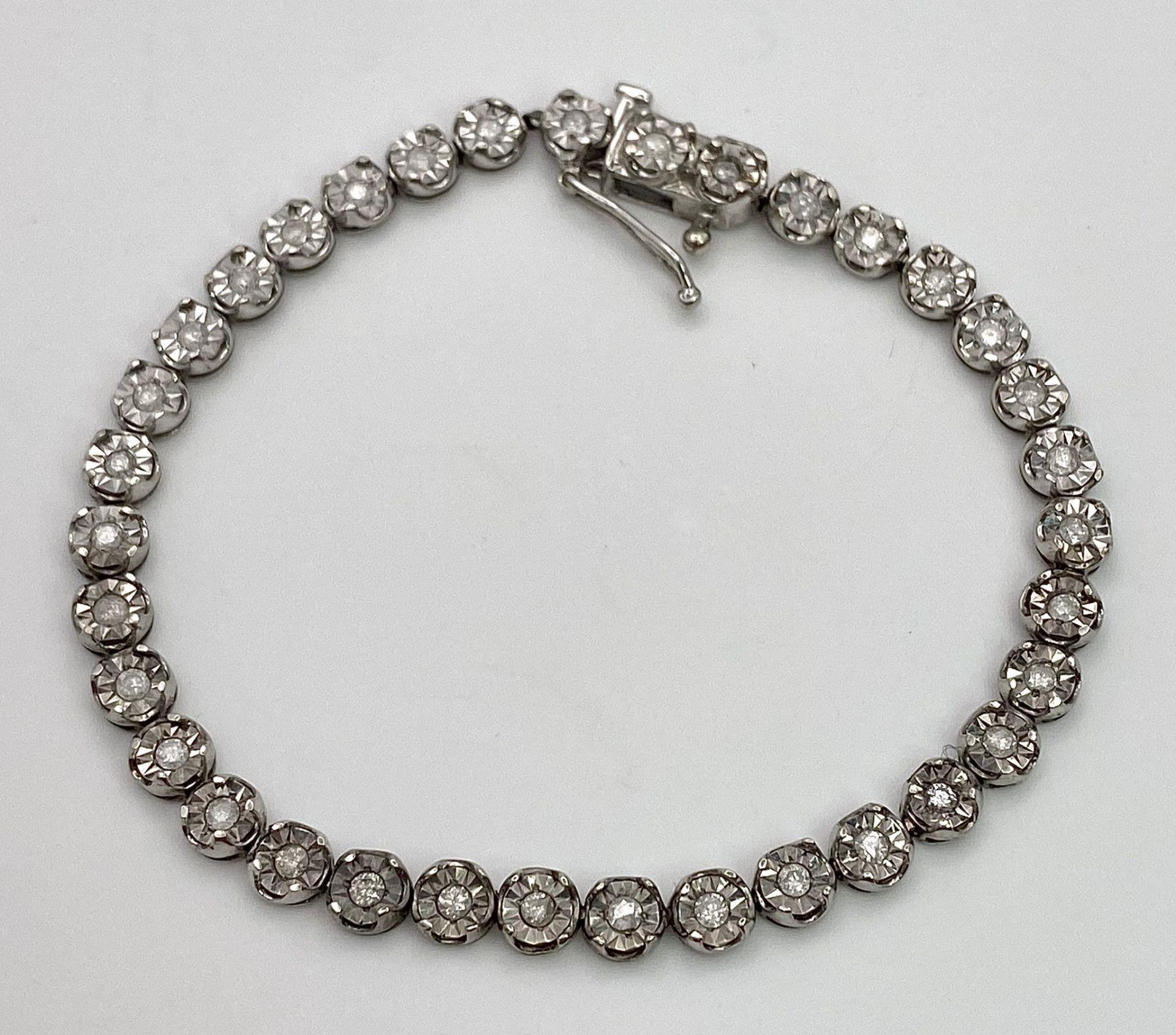 A White Gold Diamond Necklace and Tennis Bracelet. Necklace - 10k white gold with slightly graduated - Bild 3 aus 12