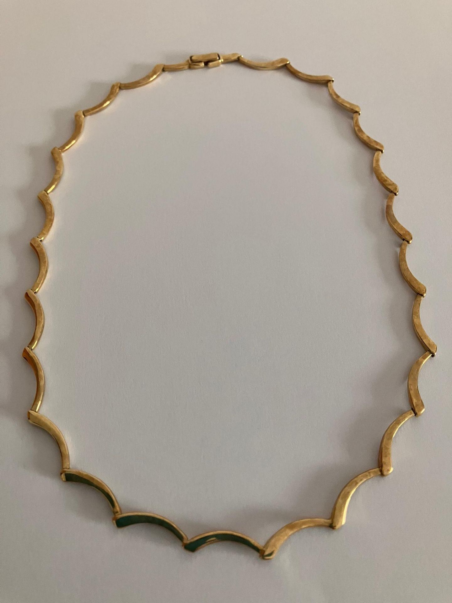 Attractive and unusual 9 carat YELLOW GOLD NECKLACE with wavy design. Full UK hallmark. 11 grams. 45 - Bild 2 aus 3