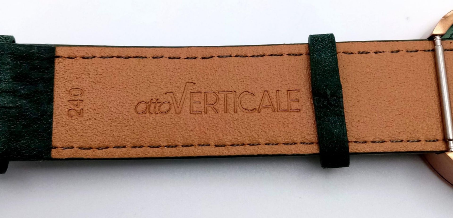 A Verticale Mechanical Top Winder Gents Watch. Green leather strap. Gold tone ceramic gilded - Bild 5 aus 7