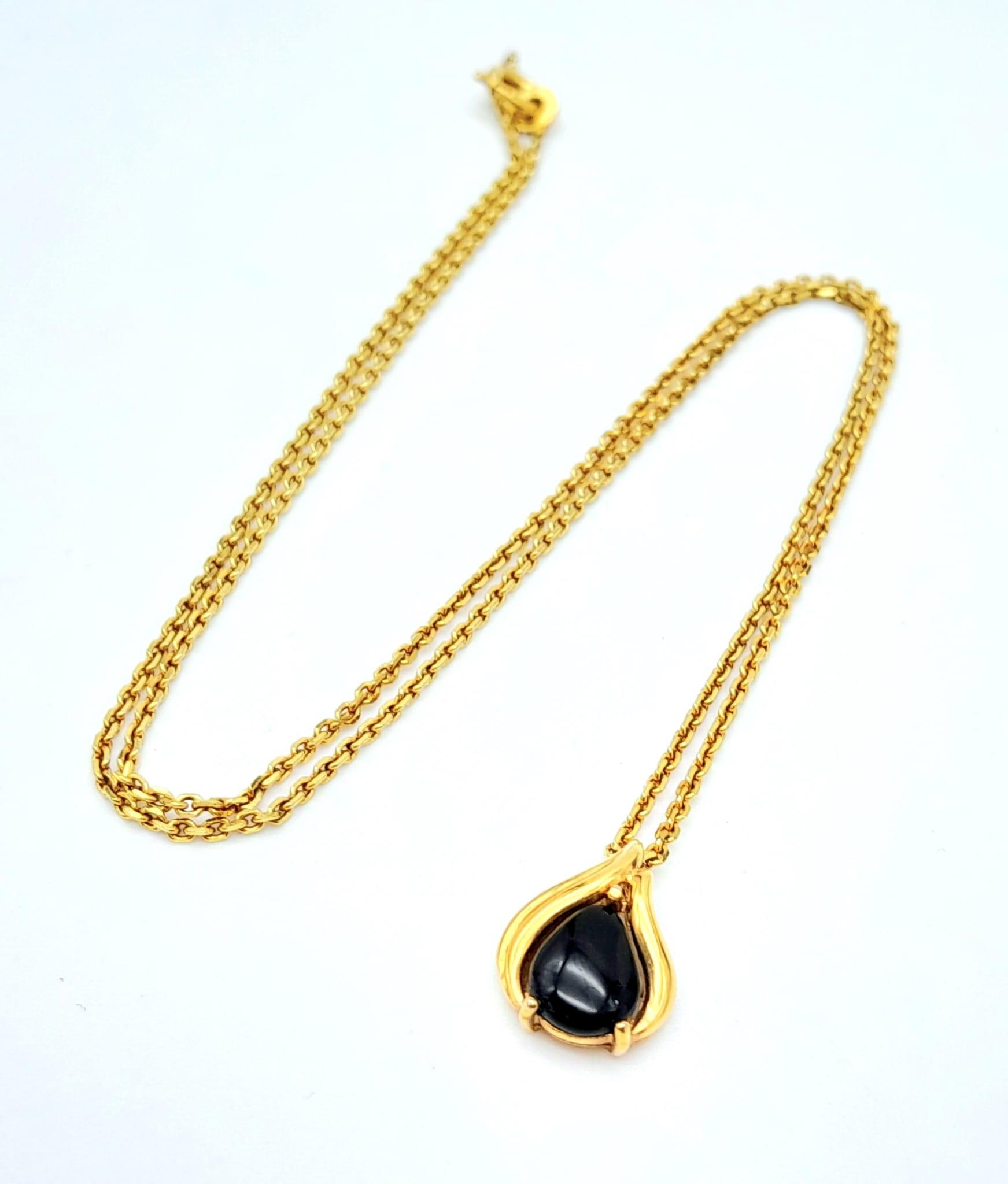 A 9 K yellow gold chain necklace with a black onyx pendant, chain length: 40 cm, total weight: 2.5 - Image 3 of 4