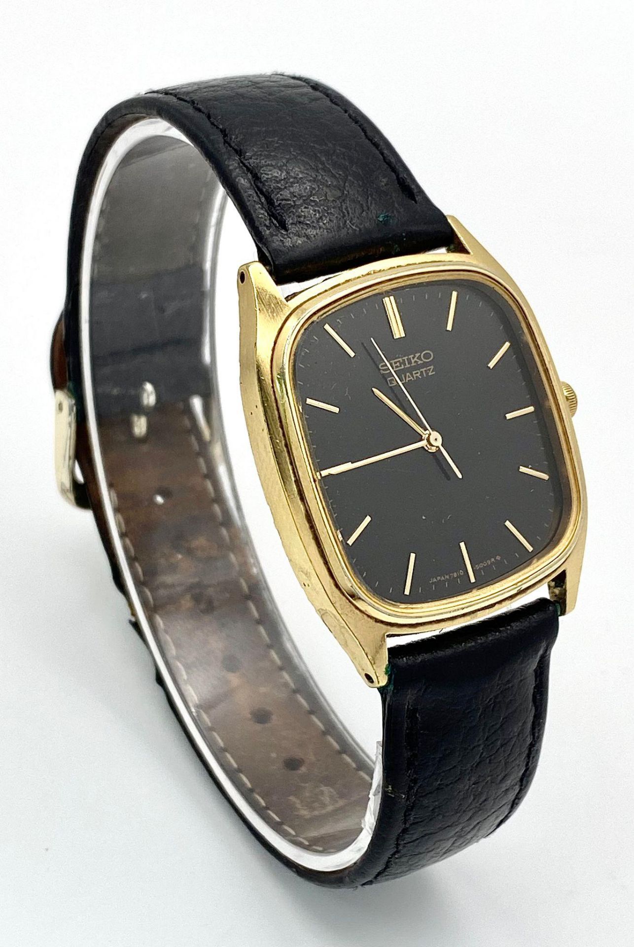 A gold plated, steel SEIKO watch, case: 32 x 29 mm, black dial with gold coloured hour marks and - Image 3 of 8