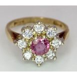 AN ATTRACTIVE 9K YELLOW GOLD STONE SET CLUSTER RING IN FLORAL DESIGN, WEIGHT 1.9G SIZE J