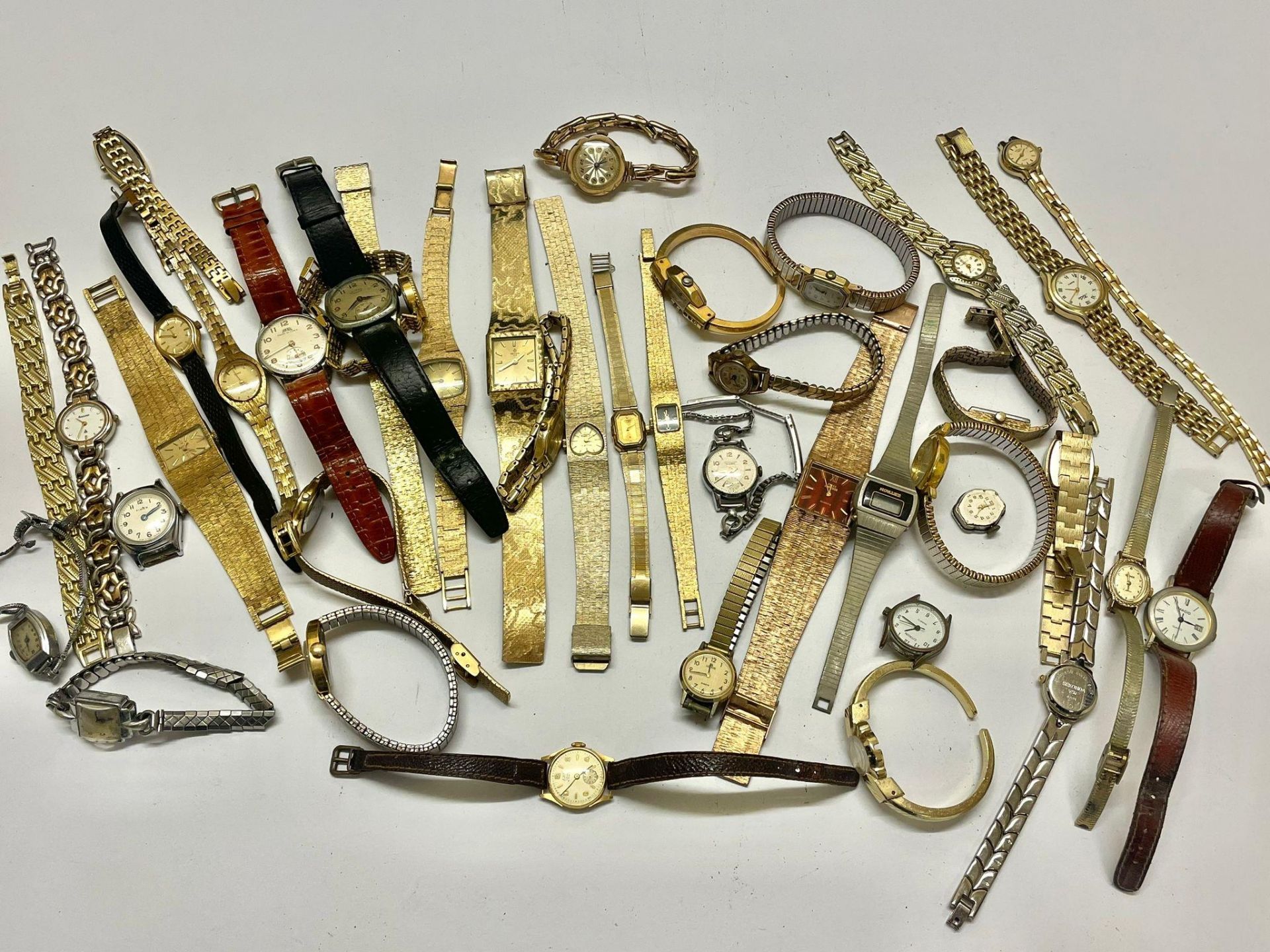 Mixed watches lot to include a 18ct gold watch working & assorted watches