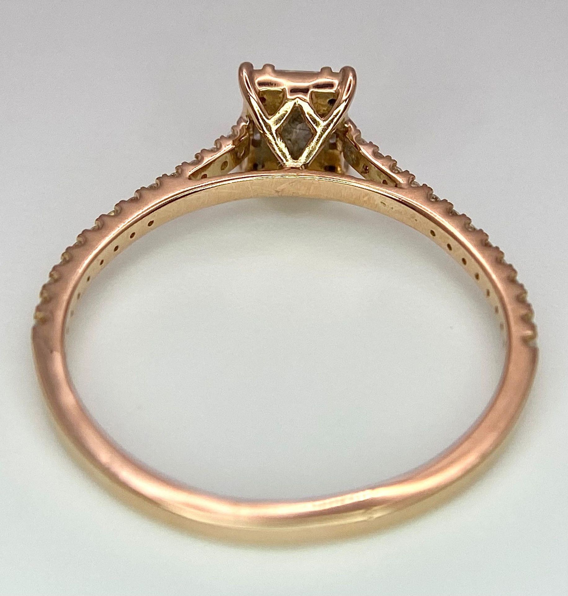 An 18 K rose gold ring with a square emerald cut diamond and more round cut diamonds on the - Image 6 of 8