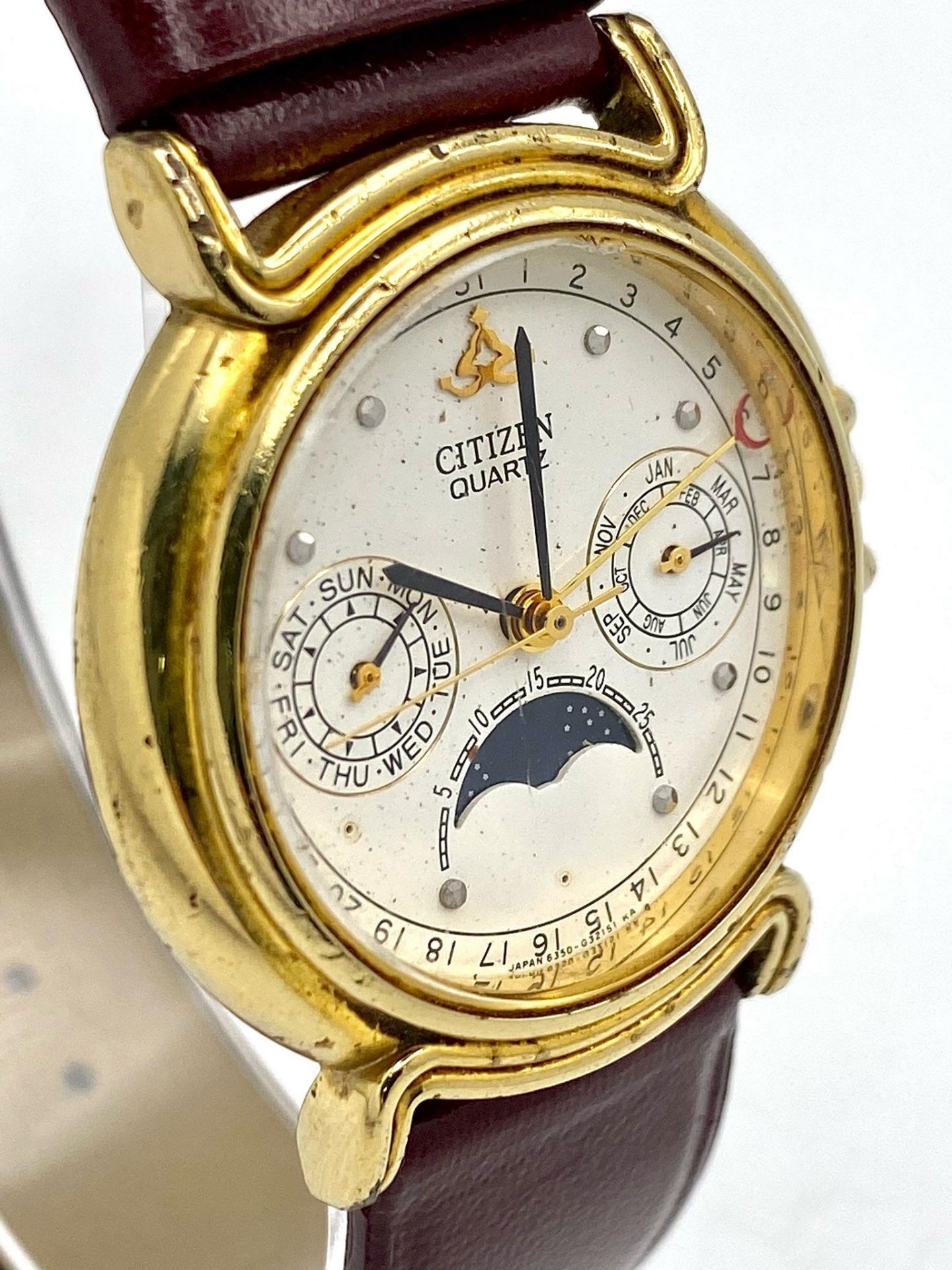 A Citizen Quartz Moonphase Unisex Watch. Burgundy leather strap. Gilded case - 33mm. In working - Image 3 of 7