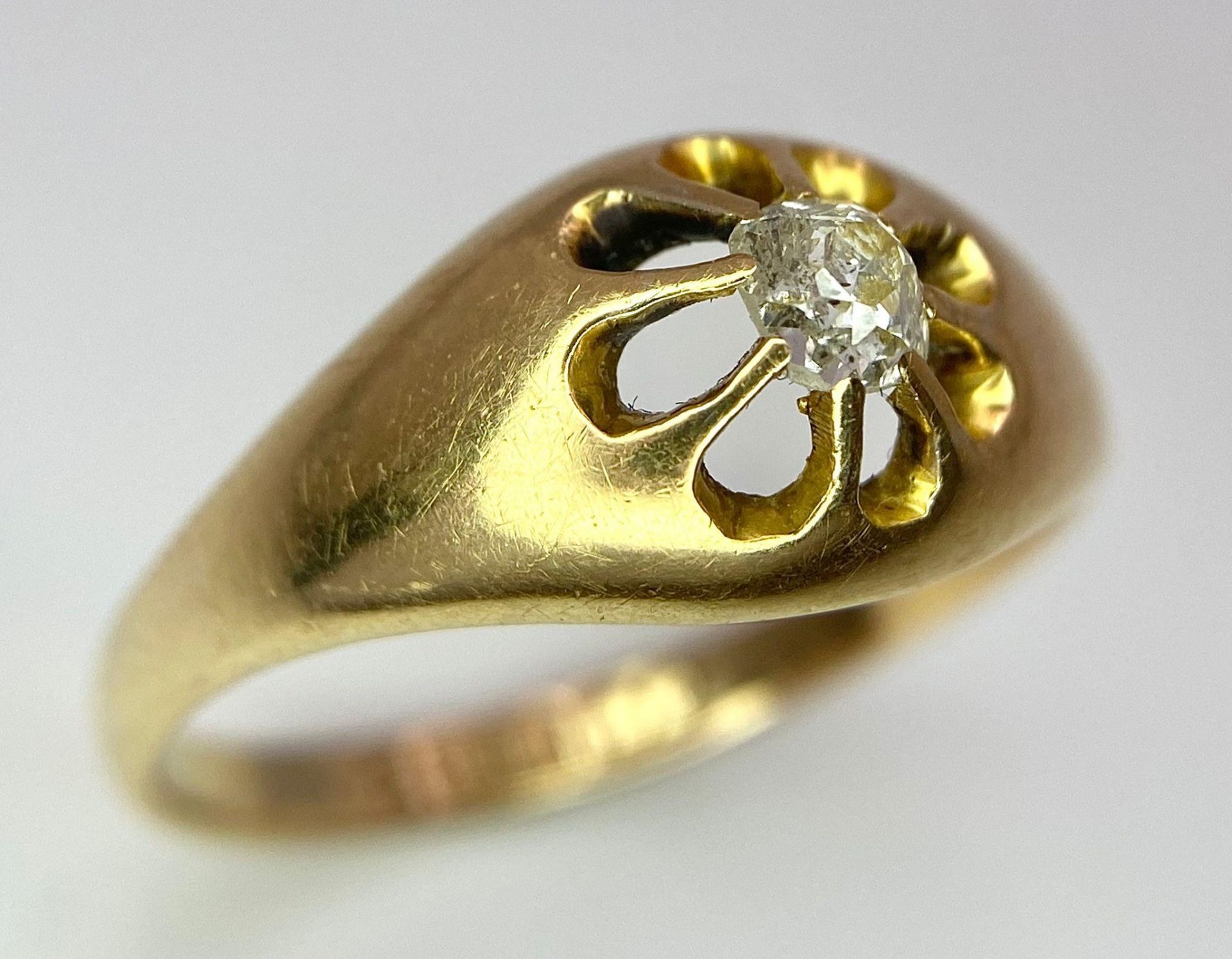 An antique - pre 1900- 18 K yellow gold diamond (0.25 carats) solitaire ring, hallmarked Chester, - Image 3 of 7
