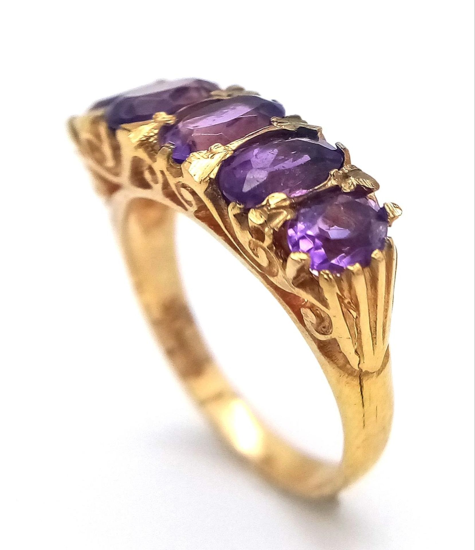 A HIGHLY ORNATE 5 AMETHYST STONE RING SET IN 9K GOLD . 4.2gms size O - Bild 2 aus 6
