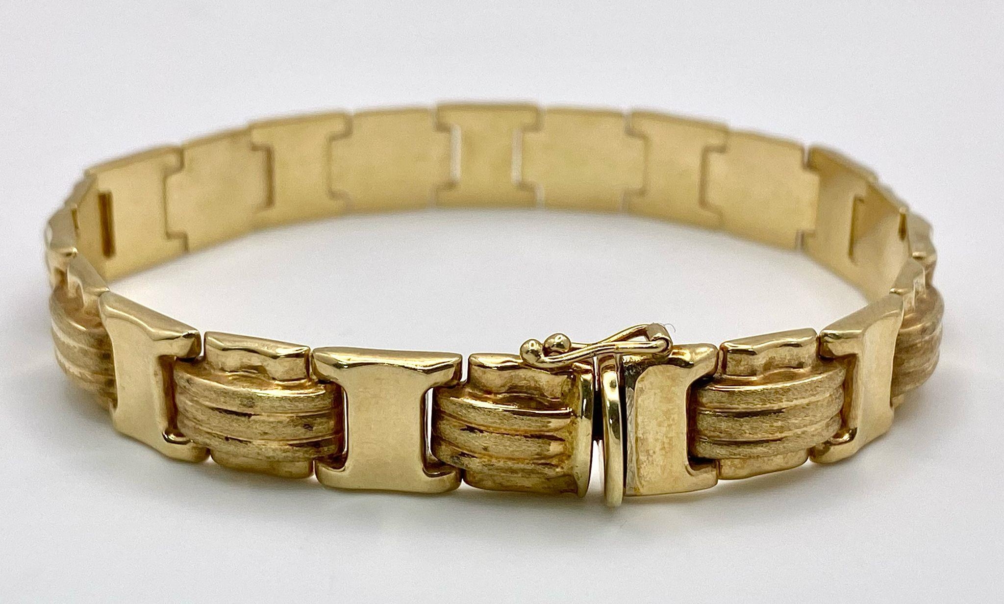 A Stylish 14K Yellow Gold Belt Buckle Link Bracelet. 18cm. 13.9g weight. - Image 3 of 4