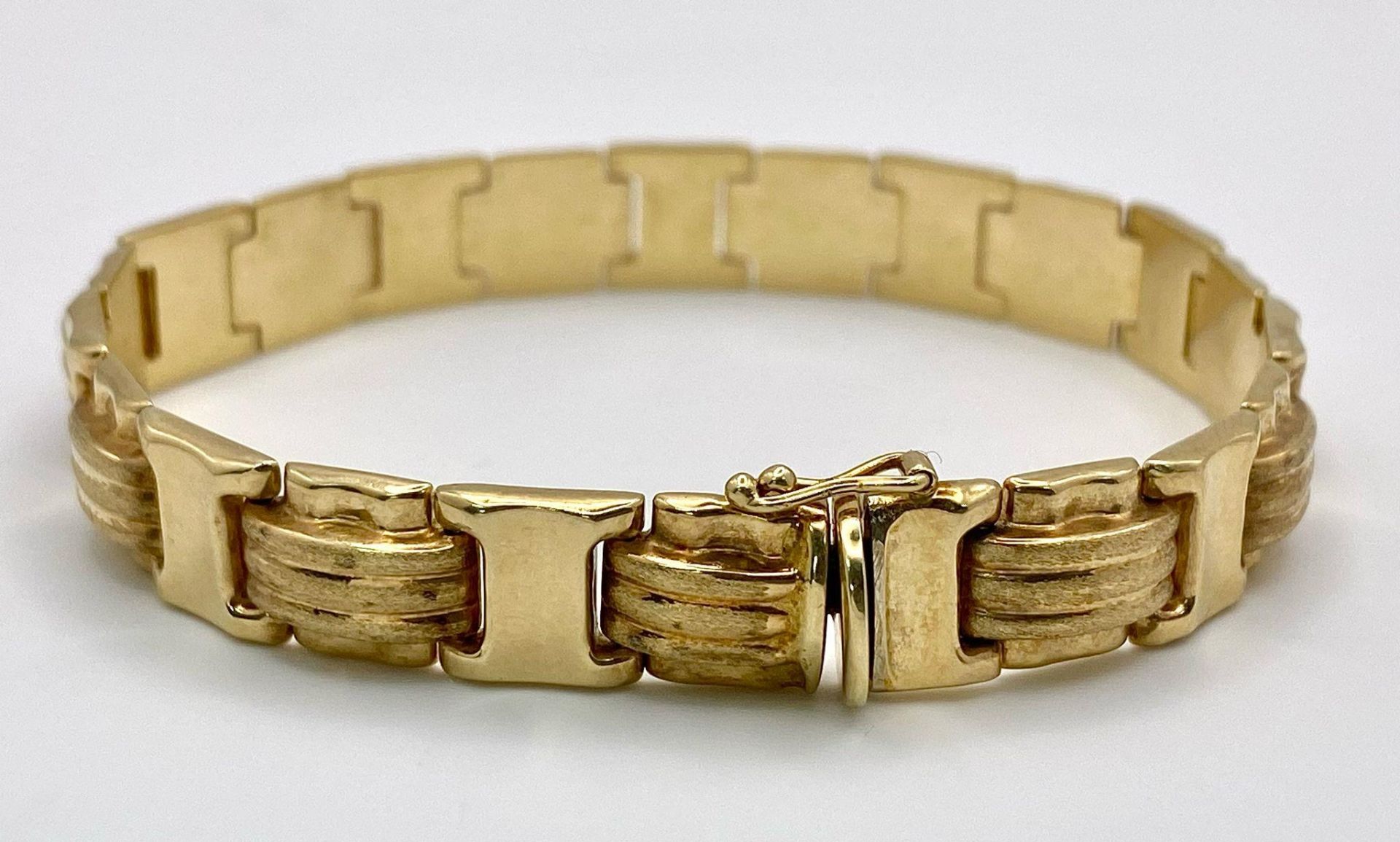A Stylish 14K Yellow Gold Belt Buckle Link Bracelet. 18cm. 13.9g weight. - Bild 3 aus 4