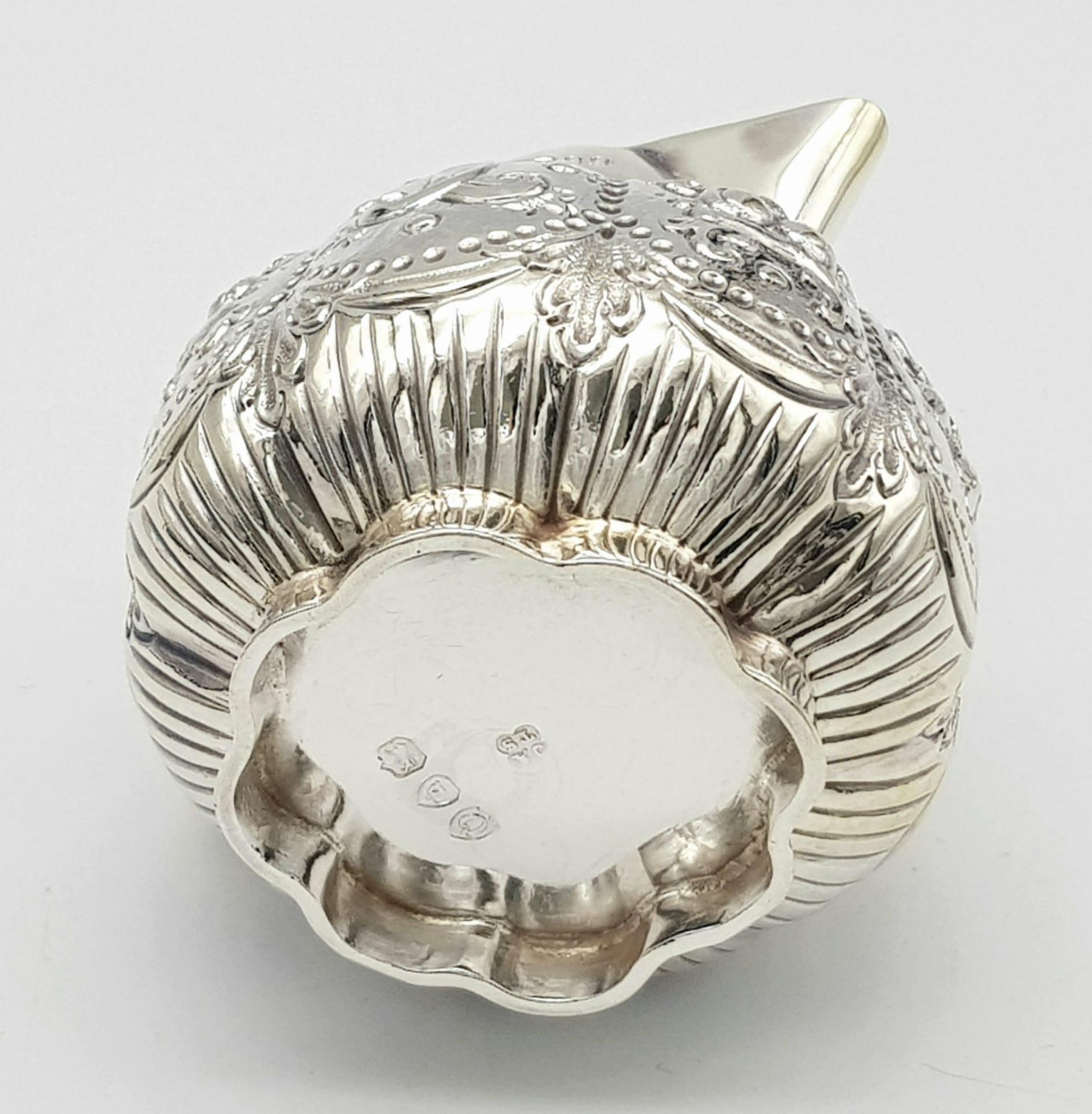 A SMALL SOLID SILVER JUG WITH THE INSCRIPTION "XMAS 1899" ALTHOUGH THE HALLMARK IS DATED 1891 WITH - Image 6 of 9