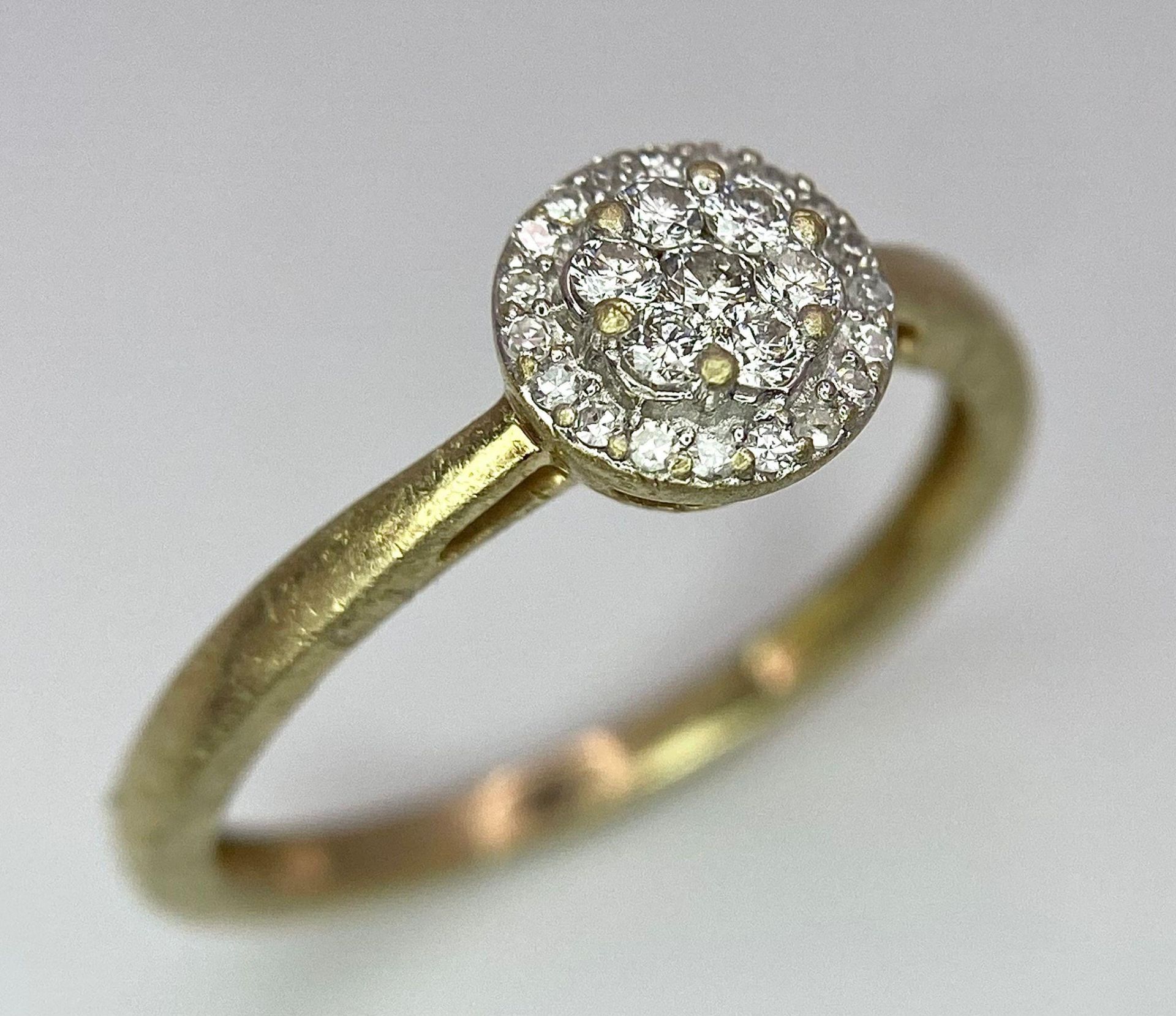 9K YELLOW GOLD DIAMOND SET RING, APPROX 0.15CT DIAMONDS, WEIGHT 1.4G SIZE K 1/2 - Bild 3 aus 6