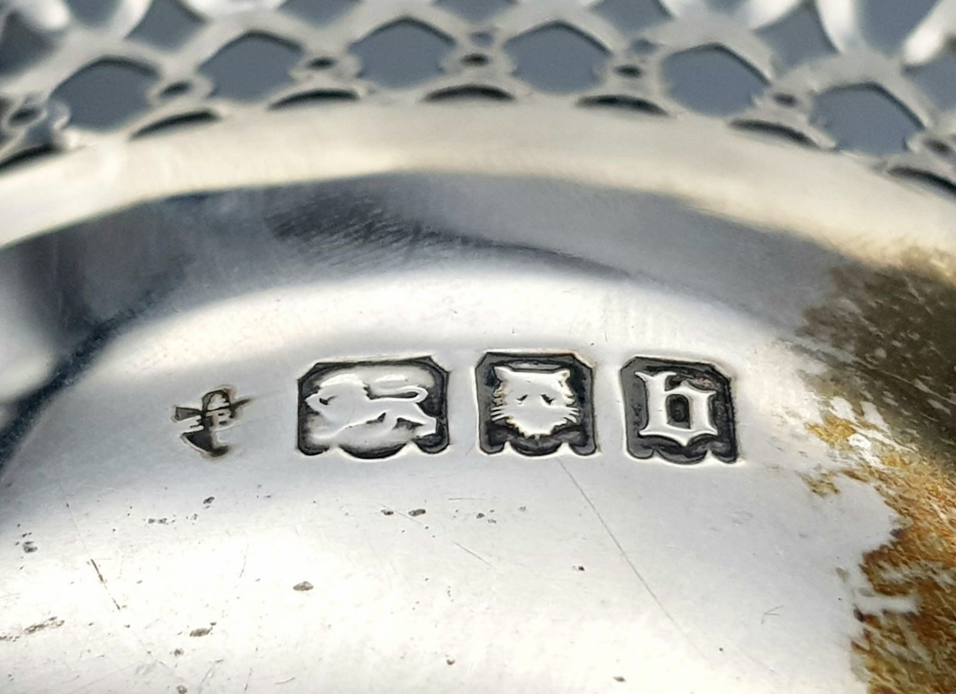 An Antique Sterling Silver Oval Swing Handled Cake/Bread Basket. Pierced geometric and beaded - Image 6 of 9