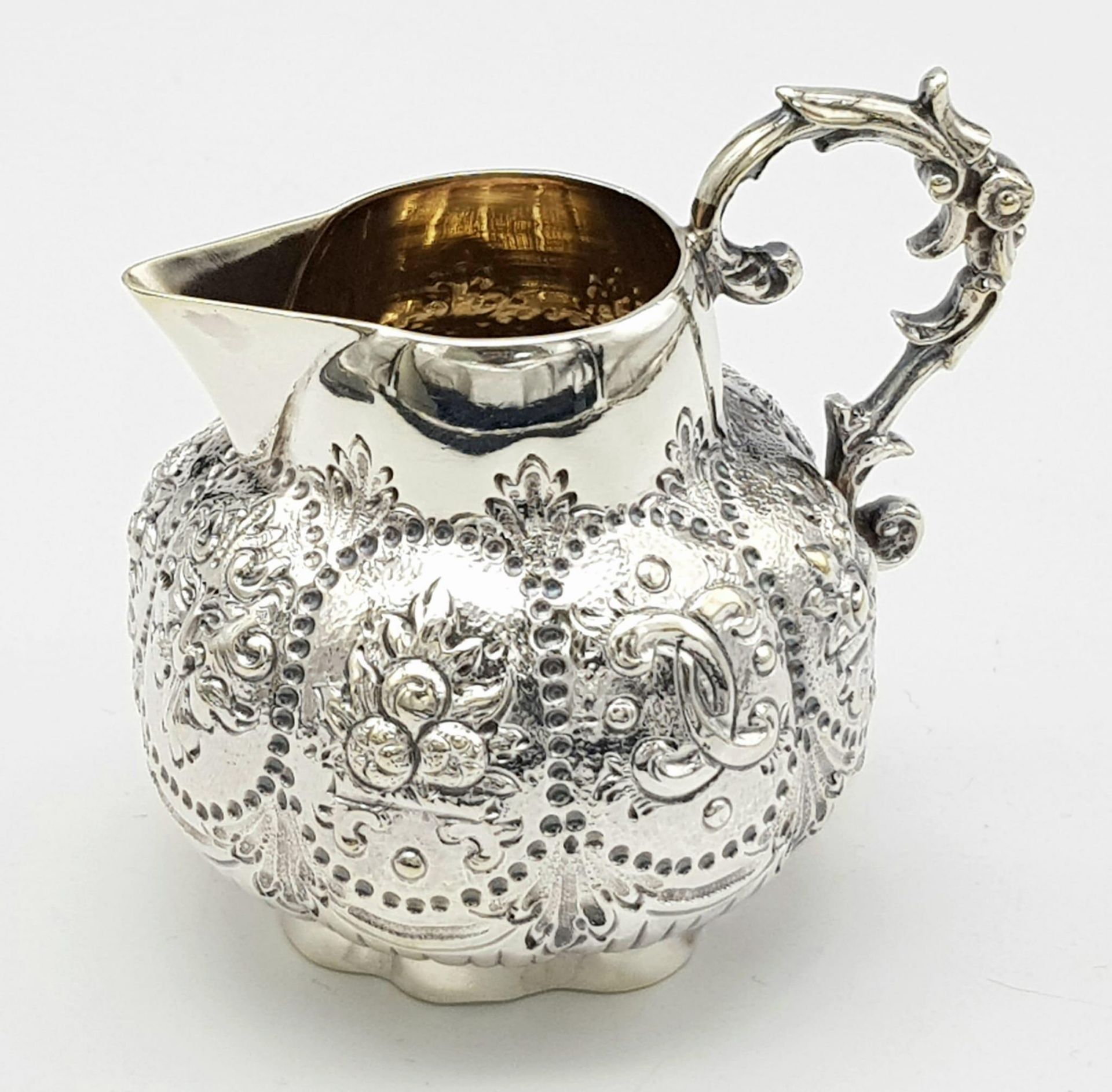 A SMALL SOLID SILVER JUG WITH THE INSCRIPTION "XMAS 1899" ALTHOUGH THE HALLMARK IS DATED 1891 WITH